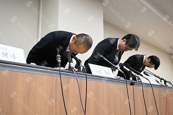Kobayashi Pharmaceutical s  Red Yeast Rice  causes health hazard  President holds emergency press conference President Akihiro Kobayashi  left  apologizes at a press conference after reports of health problems with a dietary supplement containing ingredients from red koji, at 7:44 p.m. on March 22, 2024 in Chuo ku, Osaka City  photo by Yusuke Gu.