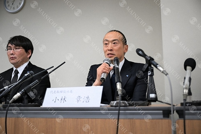 Kobayashi Pharmaceutical s  Red Yeast Rice  causes health hazard  President holds emergency press conference Kobayashi Pharmaceutical President Akihiro Kobayashi  right  holds a press conference after a health hazard was reported in a dietary supplement containing ingredients from red koji mushrooms.