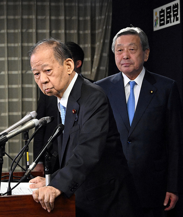 Former LDP Secretary General Toshihiro Nikai ends his press conference. Former LDP Secretary General Toshihiro Nikai  left  concludes a press conference. On the right is former Minister of Economy, Trade and Industry Mikio Hayashi at the party s headquarters in Chiyoda ku, Tokyo, at 10:40 a.m. on March 25, 2024.