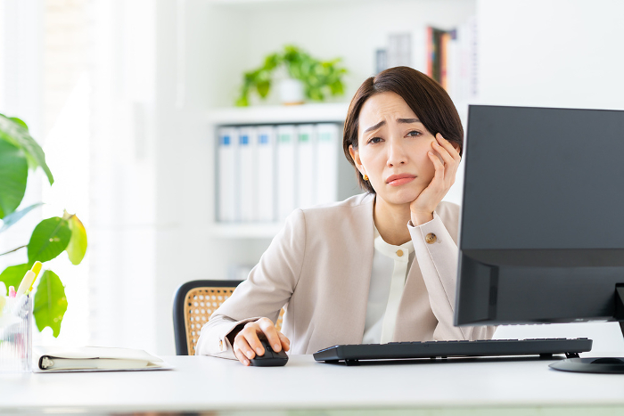 Middle Japanese businesswoman worried about her job （Female / People)