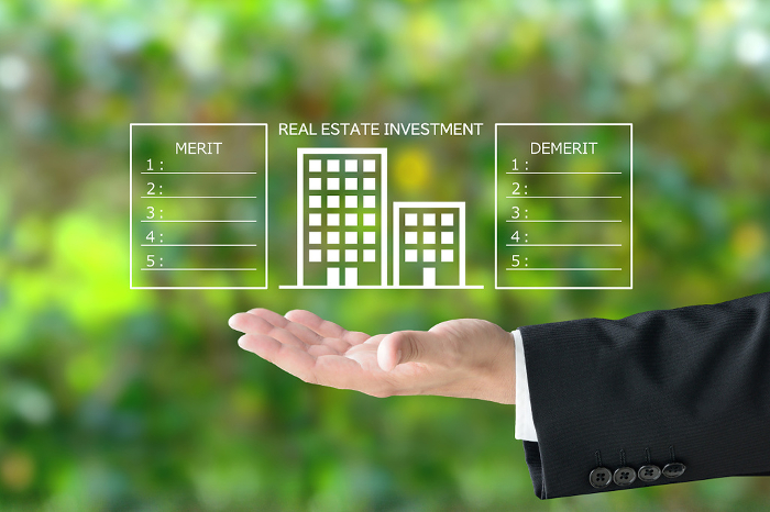 Comparative image of advantages and disadvantages of real estate investment