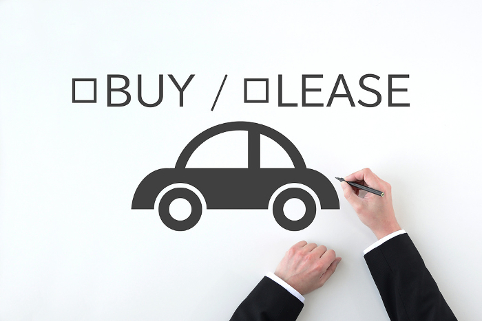 Image of choosing between buying or leasing a car