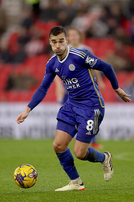 Stoke City v Leicester City   Sky Bet Championship Harry Winks of Leicester City on the ball during the Sky Bet Championship match between Stoke City and Leicester City at Bet365 Stadium on February 3, 2024 in Stoke on Trent, United Kingdom.   WARNING  This Photograph May Only Be Used For Newspaper And Or Magazine Editorial Purposes. May Not Be Used For Publications Involving 1 player, 1 Club Or 1 Competition Without Written Authorisation From Football DataCo Ltd. For Any Queries, Please Contact Football DataCo Ltd on  44  0  207 864 9121