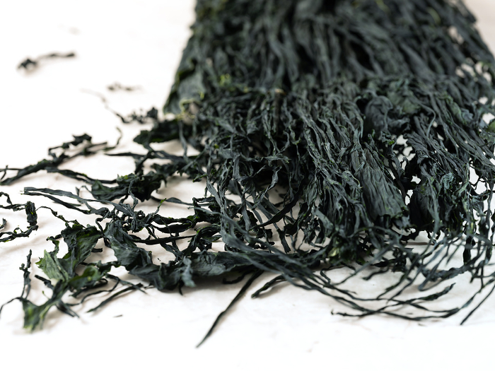 dried wakame seaweed