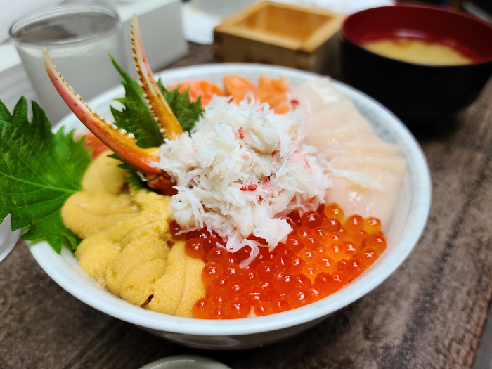 Kaisen-don with sea urchin, salmon roe and crab