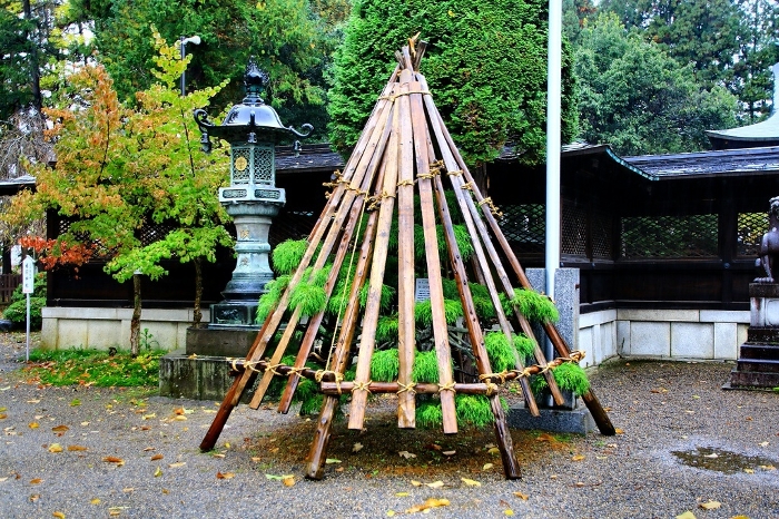 Preparing for winter in Yonezawa, snow country...Uesugi Shrine surrounded by snow