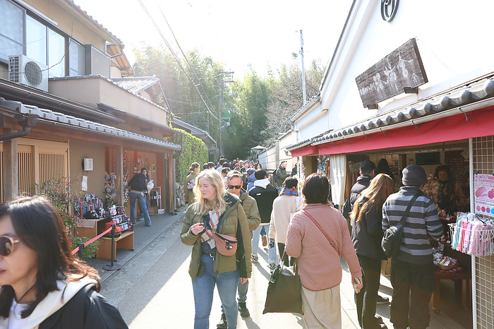 Crowded with tourists in Kyoto Arashiyama is crowded with foreign and Japanese tourists in Kyoto Prefecture, Japan, March 22, 2024.  Photo by Yohei Osada AFLO 