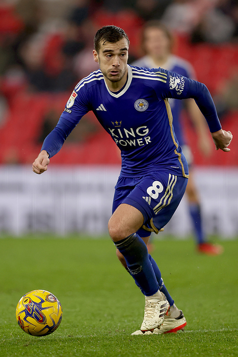 Stoke City v Leicester City   Sky Bet Championship Harry Winks of Leicester City on the ball during the Sky Bet Championship match between Stoke City and Leicester City at Bet365 Stadium on February 3, 2024 in Stoke on Trent, United Kingdom.   WARNING  This Photograph May Only Be Used For Newspaper And Or Magazine Editorial Purposes. May Not Be Used For Publications Involving 1 player, 1 Club Or 1 Competition Without Written Authorisation From Football DataCo Ltd. For Any Queries, Please Contact Football DataCo Ltd on  44  0  207 864 9121