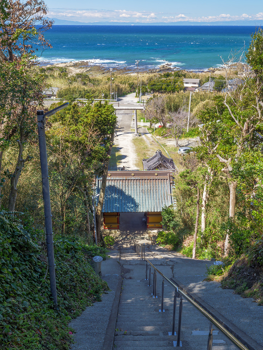View of the approach from the main shrine of Suzaki Shrine and the Pacific Ocean