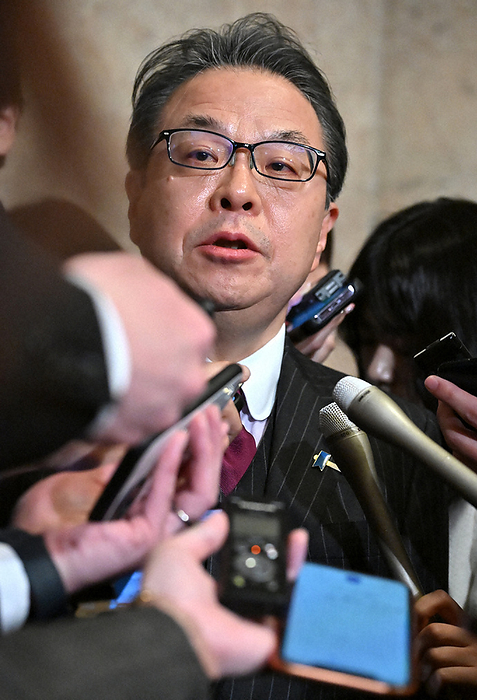 Hiroshige Seko being interviewed by reporters after a plenary session of the House of Councillors. Hirosei Seko is interviewed by reporters after a plenary session of the House of Councillors in the Diet on March 29, 2024, at 4:21 p.m. Photo by Toshiki Miyama
