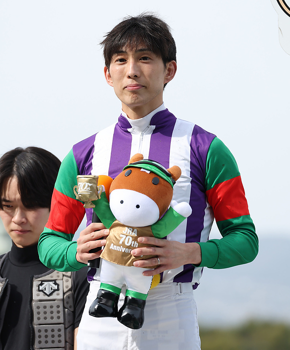 Kota Fujioka reaches a total of 800 JRA wins. March 30, 2024 Horse Race 10R Radio Kansai Sho Naka Haru Special 1 place  14, Tatsu Diamond Kota Fujioka, jockey who achieved JRA s 800th win Location Hanshin Racecourse