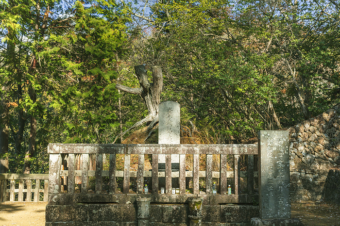 Grave site of Takamoto Mori at Yoshida Koriyama Castle Ruins, Hiroshima Prefecture