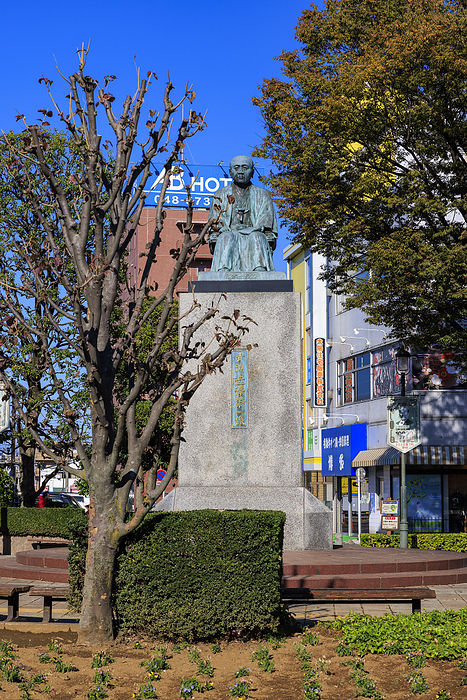 Statue of Shibusawa Eiichi in front of JR Fukaya Station, Fukaya City, Saitama Prefecture