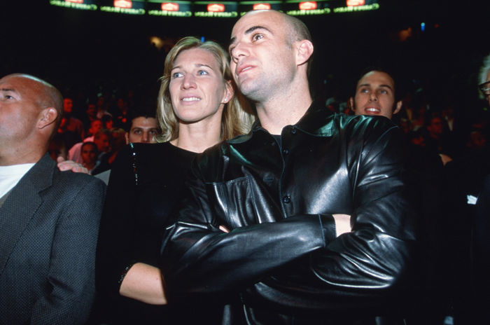 Andre Agassi (USA),
NOVEMBER 1999 - Tennis : Andre Agassi (R) and Steffi Graf (L) in Las Vegas, USA.
(Photo by AFLO) [0671]