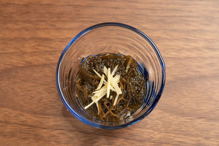 vinegared mozuku seaweed mixed with vinegar, ginger juice and soy sauce, etc.
