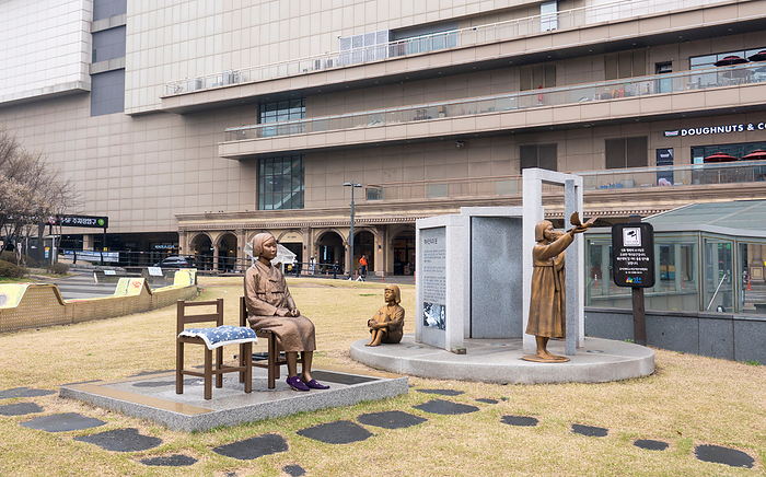 The Statue of Peace in Seoul s Seongdong district The Statue of Peace, Mar 28, 2024 : The Statue of Peace is seen in front of Wangsimni station in Seongdong district, Seoul, South Korea. The Statue of Peace, aka  Comfort Women Statue  symbolizes the Korean victims of the Japanese military s sexual slavery during the World War II. According to local media, historians say up to 200,000 women, mostly Koreans, were forced into sexual slavery in front line Japanese brothels during the war when the Korean Peninsula was a Japanese colony. The sex slaves were so called comfort women.  Photo by Lee Jae Won AFLO 