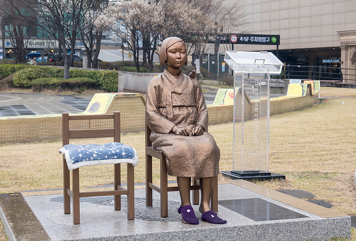 The Statue of Peace in Seoul s Seongdong district The Statue of Peace, Mar 28, 2024 : The Statue of Peace is seen in front of Wangsimni station in Seongdong district, Seoul, South Korea. The Statue of Peace, aka  Comfort Women Statue  symbolizes the Korean victims of the Japanese military s sexual slavery during the World War II. According to local media, historians say up to 200,000 women, mostly Koreans, were forced into sexual slavery in front line Japanese brothels during the war when the Korean Peninsula was a Japanese colony. The sex slaves were so called comfort women.  Photo by Lee Jae Won AFLO 