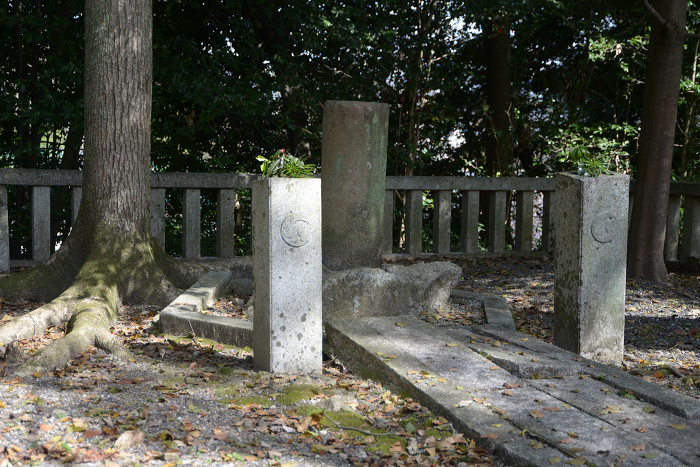 Yoshio Oishi's mound of hair at Iwayadera Temple in spring Nishinoyama, Yamashina-ku, Kyoto