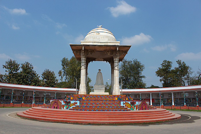 Statue of Darbhanga Maharaj on Univercity circle of Darbhanga, Bihar, India Statue of Darbhanga Maharaj on Univercity circle of Darbhanga, Bihar, India, by Zoonar RealityImages