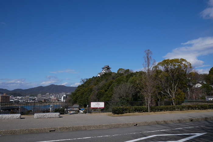 Inuyama Castle seen from the parking lot