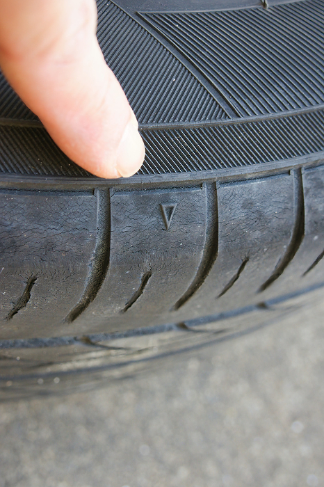 Point and check the triangular mark on the tire slip sign.