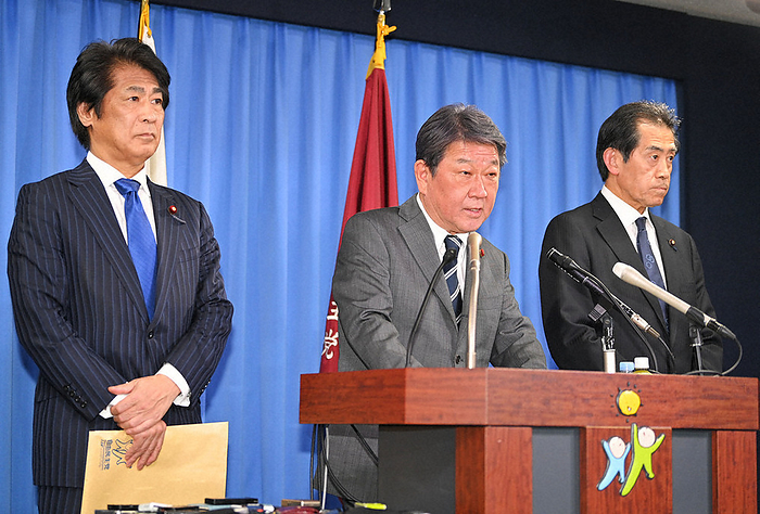Secretary General Toshimitsu Mogi and others at press conference Secretary General Toshimitsu Mogi holds a press conference after the LDP Party Discipline Committee decided to punish 39 people. On the left is Norihisa Tamura, vice chairman of the Party Discipline Committee, and on the right is Ichiro Aizawa, chairman of the Party Discipline Committee, at the party s headquarters in Tokyo, April 4, 2024, at 6:22 p.m. Photo by Ririko Maeda.