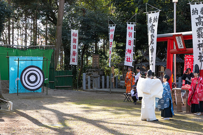 Nara Prefecture Yamato Shrine Yumi hajime Festival A priest shoots a bow.