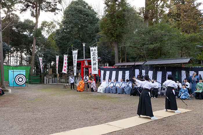 Nara Prefecture Yamato Shrine Yumi hajime Festival Serving middle school students shoot bows.