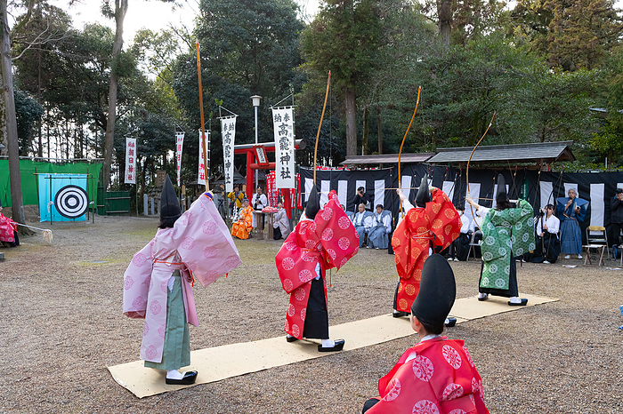 Nara Prefecture Yamato Shrine Yumi hajime Festival Members of the Nara Kyudo Federation in service shoot a bow.