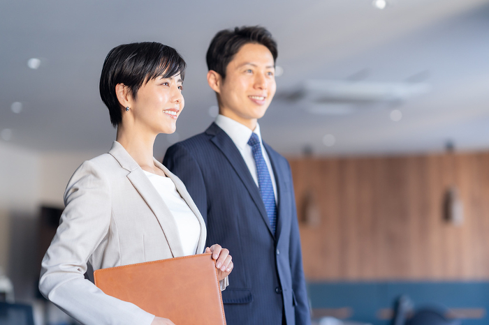 Japanese businessmen and women in a meeting (People)