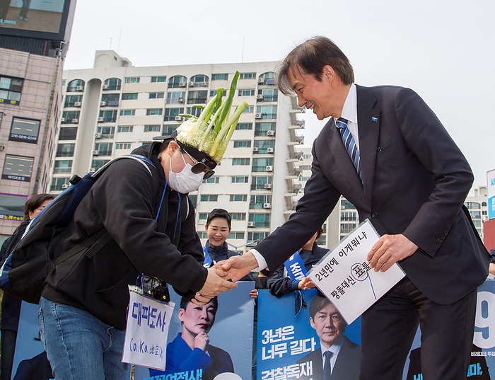 2024 South Korea General Election: The Rebuilding Korea Party Cho Kuk, April 6, 2024 : Cho Kuk  R , leader of the Rebuilding Korea Party  aka the Korea Innovation Party  for proportional representation seats, greets a supporter wearing a cap covered with green onions at the party s meeting with supporters in Seoul, South Korea, ahead of the April 10 general elections. The sign which Cho is holding reads,  What the hell in two years  after President Yoon Suk Yeol s inauguration . Cast a vote instead of a stone . The green onions makes a parody of South Korean President Yoon Suk Yeol who aroused anger by finding the price tag of 875 won   0.65  for a bunch of green onions a  reasonable price  at a grocery mall last month. The 875 won   0.65  was a temporary discount price offered due to a government subsidy and the average retail prices of green onions was about 3,000 to 4,000 won   2.2 to 2.9  for weeks, which was some of the highest levels over the years. Cho Kuk, South Korea s former Justice Minister under the previous liberal Moon Jae In administration, was an architect of the liberal government s prosecution reform.  Photo by Lee Jae Won AFLO 