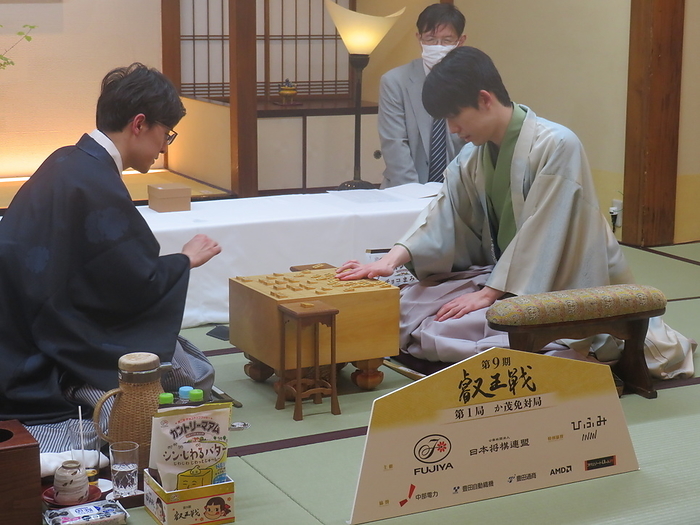 The 9th Eioh Tournament, Game 5, Round 1: Fujii 8 kan wins Sota Eiyo Fujii won the first game of the Eioh title game against Takumi Ito 7dan  left  in his hometown, Nagoya, Japan  Photo taken by reporter on 20240407