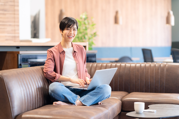 Young Japanese woman teleworking (People)