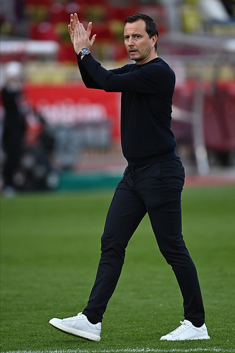 AS Monaco v Stade Rennais FC   Ligue 1 Uber Eats Julien Stephan Head Coach of Stade Rennais applauds the fans after the Ligue 1 Uber Eats match between AS Monaco and Stade Rennais FC at Stade Louis II on April 7, 2024 in Monaco, Monaco.   WARNING  This Photograph May Only Be Used For Newspaper And Or Magazine Editorial Purposes. May Not Be Used For Publications Involving 1 player, 1 Club Or 1 Competition Without Written Authorisation From Football DataCo Ltd. For Any Queries, Please Contact Football DataCo Ltd on  44  0  207 864 9121
