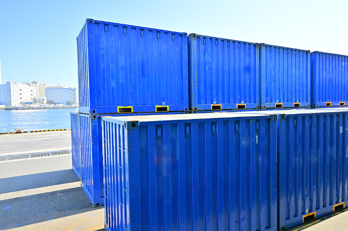 container (e.g. shipping)