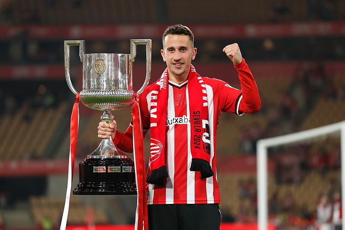 2023 24 Spanish King s Cup Final Bilbao wins for the first time in 40 years Alex Berenguer  Bilbao , APRIL 6, 2024   Football   Soccer : Berenguer celebrate after winning Spanish  Copa del Rey  final match between Athletic Club de Bilbao 1  PK:4 2  1 RCD Mallorca at the Estadio La Cartuja in Sevilla, Spain.  Photo by Mutsu Kawamori AFLO 