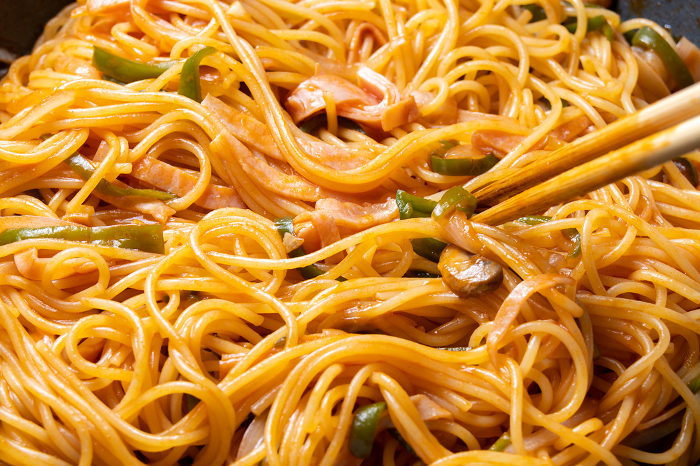 Spaghetti Neapolitan cooking scene.