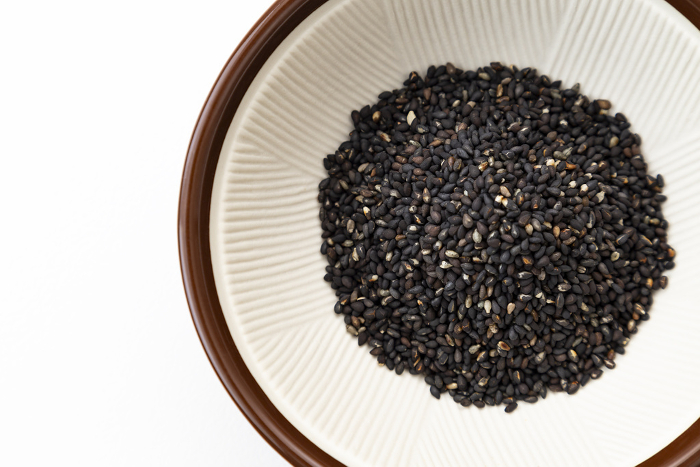 Mortar and black sesame seeds