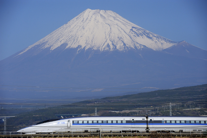Series 500 running on the Tokaido Shinkansen and winter Mt.