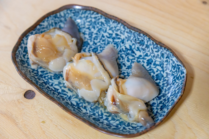 Peeled Hokiyori mussels arranged on a blue Japanese plate
