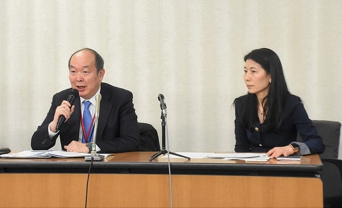 Kobayashi Pharmaceuticals Announces Analysis of 95 Cases of Health Problems after Consuming Red Kouji Supplements Masaomi Nangaku  left , President of the Japan Society of Nephrology, and Hiroko Otsubo, Director General of the Health and Lifestyle Hygiene Bureau of the Ministry of Health, Labour and Welfare, present the results of an analysis of 95 cases of health problems after taking Kobayashi Pharmaceutical s Benikoji supplements, on April 9, 2024, at 2:56 PM in Tokyo.