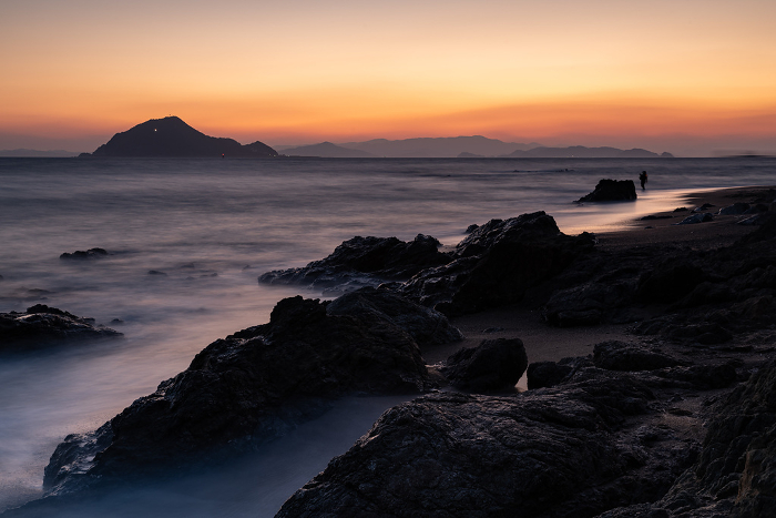 Scenery of the coast at dusk