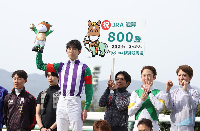 Kota Fujioka reaches a total of 800 JRA wins. Kota Fujioka  center , the rider who won 800 races for JRA, poses with gusto during the ceremony at the 2nd Hanshin Horse Racing Day 3, 10R Nakaharu Special. On the right is Shun Hamanaka holding the board, and his brother Yusuke Fujioka and rider Kohei Matsuyama pose with their 800th win  Photo by Tomohiko Shiraishi   Date 20240330 March 30, 2024, Hanshin Racecourse.