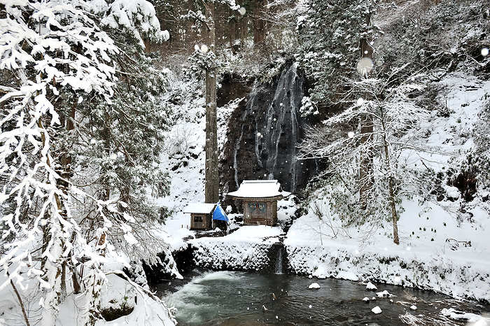 Hagurosan in winter Suga Falls and Aurigawa River Tsuruoka City, Yamagata Prefecture