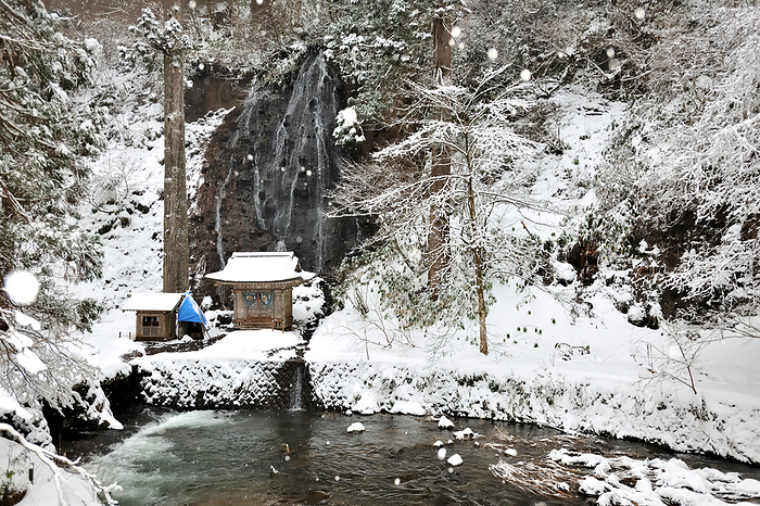 Hagurosan in winter Suga Falls and Aurigawa River Tsuruoka City, Yamagata Prefecture