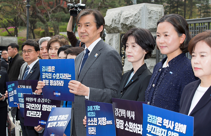 The Rebuilding Korea Party led by Cho Kuk calls for investigations into allegations surrounding first lady Kim Keon Hee in Seoul Cho Kuk, April 11, 2024 : Leader of the Rebuilding Korea Party, Cho Kuk  4th R  and lawmakers elect of the party attend a press conference in front of the Supreme Prosecutors  Office in Seoul, South Korera. Cho demanded prosecutors to immediately summon President Yoon Suk Yeol s wife, Kim Keon Hee to investigate allegations surrounding her. First lady Kim Keon Hee has been accused of involvement in manipulating the stock prices of Deutsch Motors Inc., a BMW car dealer in South Korea, between 2009 and 2012. Kim came under fire for receiving a luxury Dior handbag from a pastor in 2022. The Rebuilding Korea Party led by Cho Kuk secured 12 proportional seats in April 10 parliamentary elections with a campaign pledge to put an early end to the conservative Yoon Suk Yeol s government. The new minor party will be the third largest political party in the 300 member parliament.  Photo by Lee Jae Won AFLO 