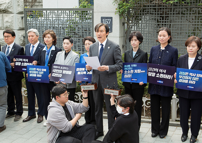 The Rebuilding Korea Party led by Cho Kuk calls for investigations into allegations surrounding first lady Kim Keon Hee in Seoul Cho Kuk, April 11, 2024 : Leader of the Rebuilding Korea Party, Cho Kuk  C  and lawmakers elect of the party attend a press conference in front of the Supreme Prosecutors  Office in Seoul, South Korera. Cho demanded prosecutors to immediately summon President Yoon Suk Yeol s wife, Kim Keon Hee to investigate allegations surrounding her. First lady Kim Keon Hee has been accused of involvement in manipulating the stock prices of Deutsch Motors Inc., a BMW car dealer in South Korea, between 2009 and 2012. Kim came under fire for receiving a luxury Dior handbag from a pastor in 2022. The Rebuilding Korea Party led by Cho Kuk secured 12 proportional seats in April 10 parliamentary elections with a campaign pledge to put an early end to the conservative Yoon Suk Yeol s government. The new minor party will be the third largest political party in the 300 member parliament.  Photo by Lee Jae Won AFLO 