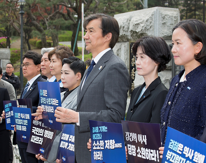 The Rebuilding Korea Party led by Cho Kuk calls for investigations into allegations surrounding first lady Kim Keon Hee in Seoul Cho Kuk, April 11, 2024 : Leader of the Rebuilding Korea Party, Cho Kuk  C  and lawmakers elect of the party attend a press conference in front of the Supreme Prosecutors  Office in Seoul, South Korera. Cho demanded prosecutors to immediately summon President Yoon Suk Yeol s wife, Kim Keon Hee to investigate allegations surrounding her. First lady Kim Keon Hee has been accused of involvement in manipulating the stock prices of Deutsch Motors Inc., a BMW car dealer in South Korea, between 2009 and 2012. Kim came under fire for receiving a luxury Dior handbag from a pastor in 2022. The Rebuilding Korea Party led by Cho Kuk secured 12 proportional seats in April 10 parliamentary elections with a campaign pledge to put an early end to the conservative Yoon Suk Yeol s government. The new minor party will be the third largest political party in the 300 member parliament.  Photo by Lee Jae Won AFLO 