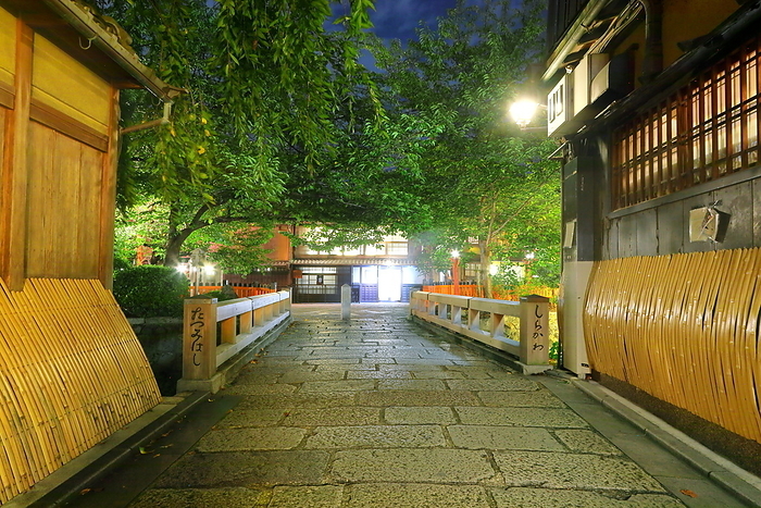 Night view along the Shirakawa River in Gion, Kyoto City, Kyoto Prefecture