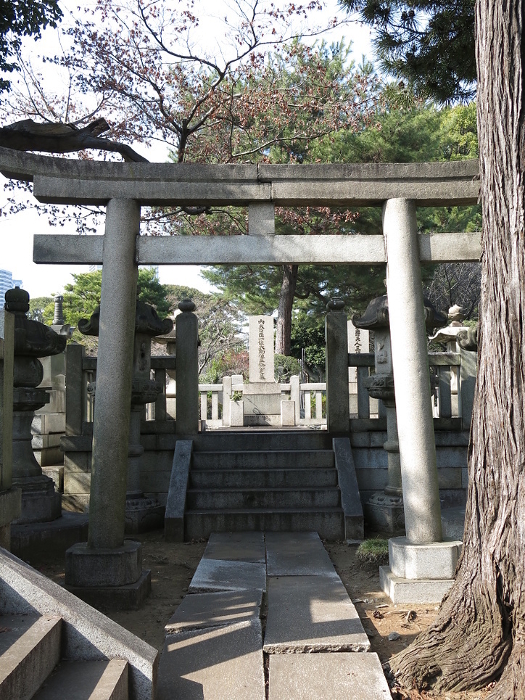 Sanjo Sanetomi's tomb at Gokokuji Temple in Bunkyo Ward